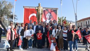 Yeni Foça'da Atatürk Heykeli'nin açılışı yapıldı