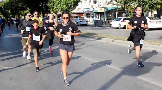 Atatürk sevdalıları Zübeyde Anne'ye koştu 