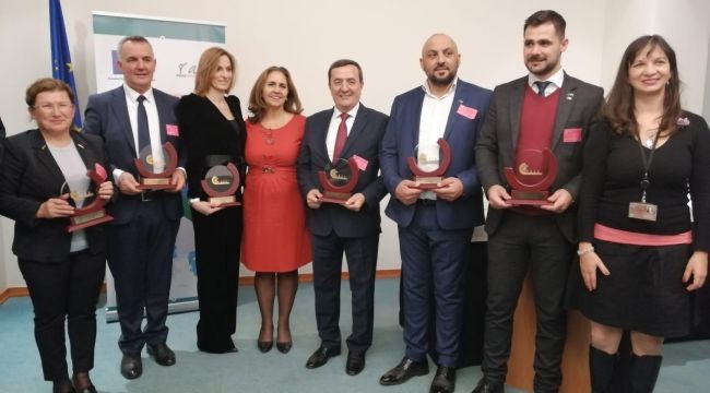 Batur En Roman Dostu Belediye Başkan Ödülünü Aldı 