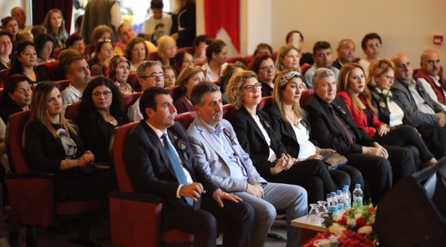 Bayraklı Ata'sını andı 