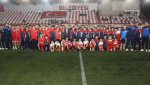 Bayraklı Belediyesi Futbol A Takımı sezonu açtı 