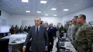 Cumhurbaşkanı Erdoğan, İleri Müşterek Harekat Merkezi'ni ziyaret etti