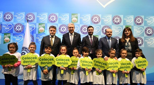 Ege Üniversitesi'nde "Sağlıklı Yaşamın Geleceği Şurası" yoğun katılımla başladı