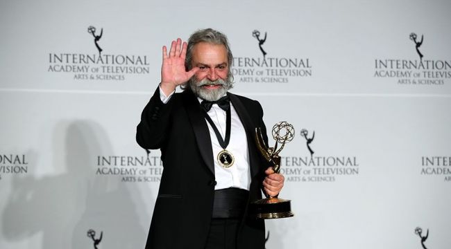Haluk Bilginer'e Emmy Ödülü