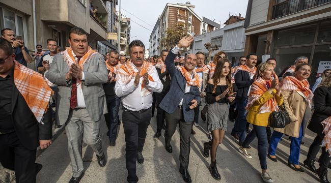 İzmir'de turuncu şenlik başladı 
