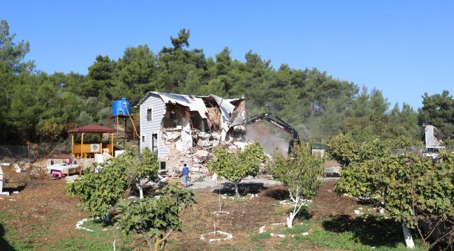İzmir'in saklı cennetindeki kaçak villalara yıkım şoku