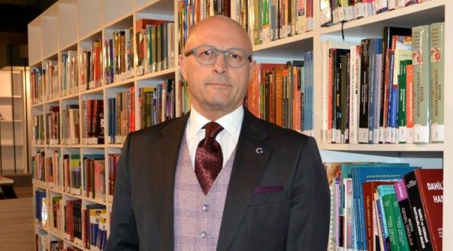 Karşıyaka'da "Ayın Konuğu" Erol Mütercimler