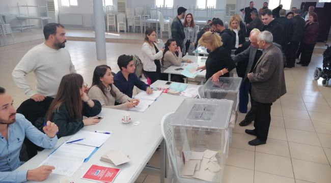 Klasik müzik eşliğinde delege seçimi