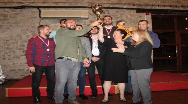 Şampiyon kupasına kavuştu