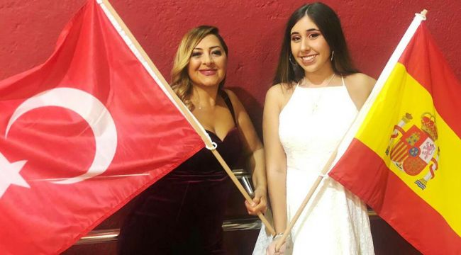Serap Yenici, İspanya'dan 'Tenerife'nin Sesi' ödülünü alarak döndü 
