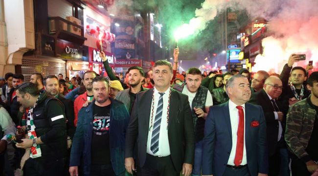 Yer, gök yeşil kırmızı 
