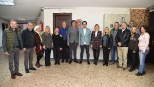 Ak Parti Karşıyaka'da STK'lar İle Buluşuyor