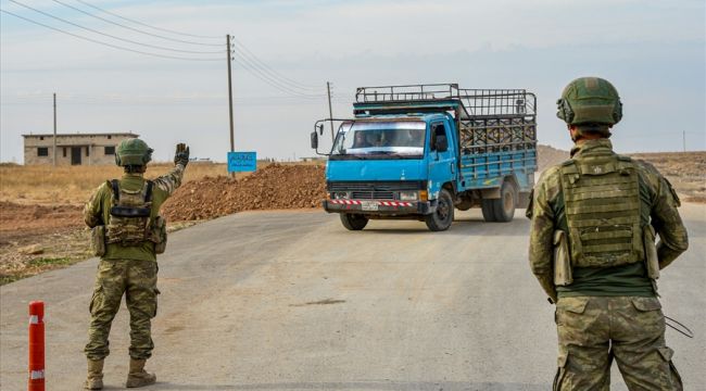 Barış Pınarı Bölgesindeki 41 Yol Kontrol Noktasında Terörist ve Bombalı Araç Geçişlerine Karşı Kapsamlı Arama-Tarama Yapılıyor