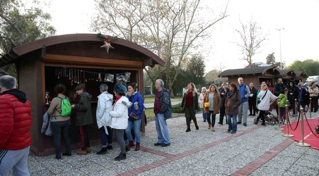 Bostanlı'da "Yeni Yıl Pazarı" açıldı