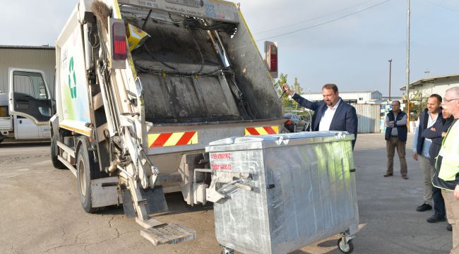 Çiğli'de çöp konteynerleri yenileniyor