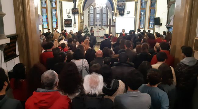 İzmir'deki Hristiyan vatandaşlar Noel Bayramı'nı kutladı