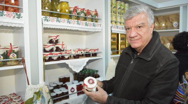 Narlıdere'nin 'el emeği ' marketine yoğun ilgi 
