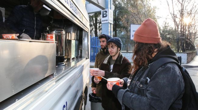 Bucalı öğrencilerin içi anne çorbasıyla ısınıyor