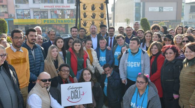 Çiğli'ye Öğrencilerin El İzlerinden Oluşan AISECEC Point Anıtı