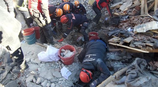 İzmir'den Elazığ'a yardım konvoyları yola çıkıyor