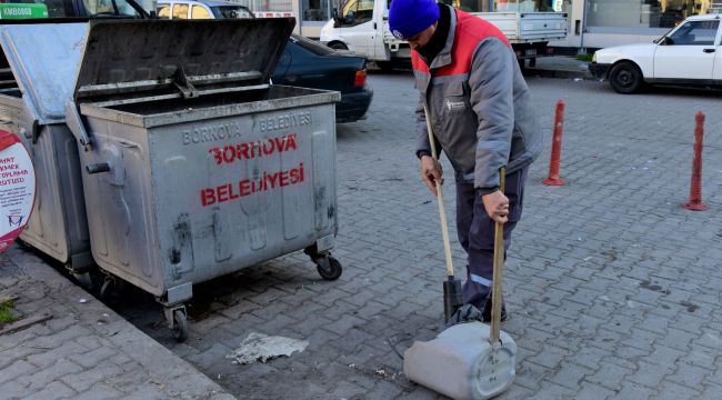 Temizlik personelinden örnek davranış 