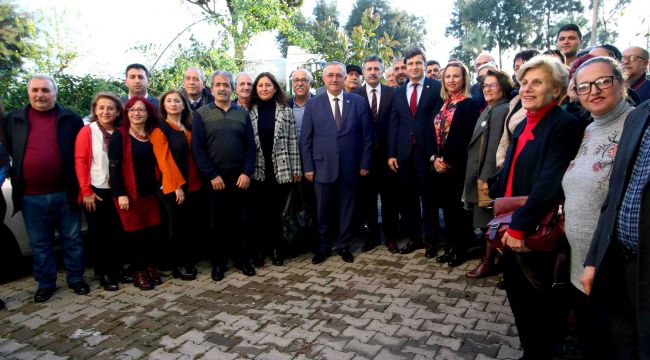 Yücel, Bayraklı örgütüyle buluştu 