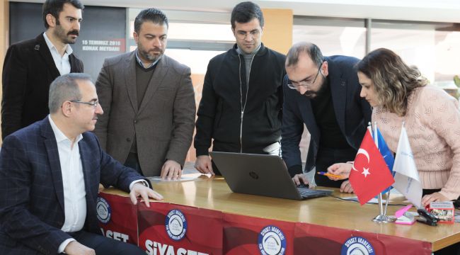 AK Parti İzmir İl Başkanı Sürekli;''Türkiye'de siyasete akademik yaklaşan tek partiyiz''