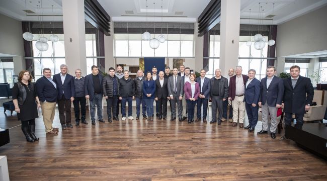 İzmir'in başkanları Menderes'te toplandı 