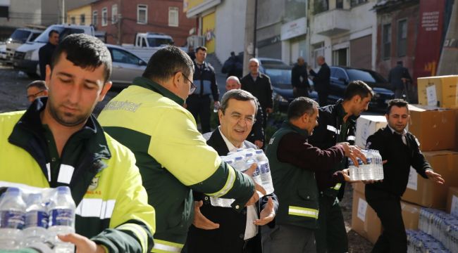 Konak'ın yardım tırı Elazığ'a yola çıktı