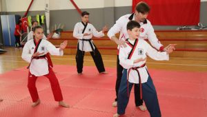 Şampiyon antrenör, şampiyon taekwondocular yetiştiriyor
