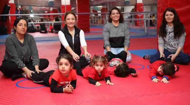 Bayraklı'da anne-çocuk jimnastik kursu