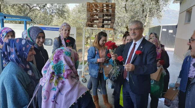 CHP'li Beko Kemalpaşa'da kadın işçilerle buluştu