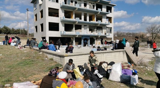 Merkel Yunanistan'daki çocuk göçmenleri alıyor