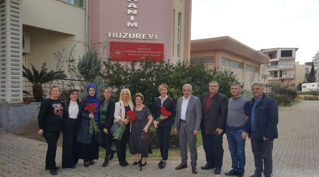 MHP'li Kadınlar'dan Zübeyde Hanım Huzurevi Ziyareti 