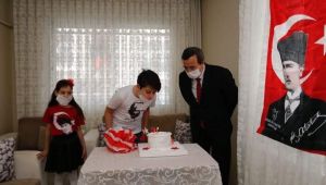 Başkan Batur'dan 23 Nisan'da doğum günü sürprizi