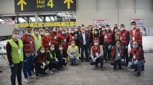 "BizVarız" gönüllüleri gıda paketi hazırladı