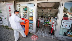 İzmir'de atık maske ve eldivenlere özel tıbbi kova