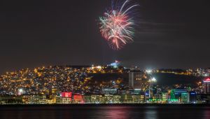 İzmir'de yüzüncü yıl coşkusuyla yer gök aydınlandı