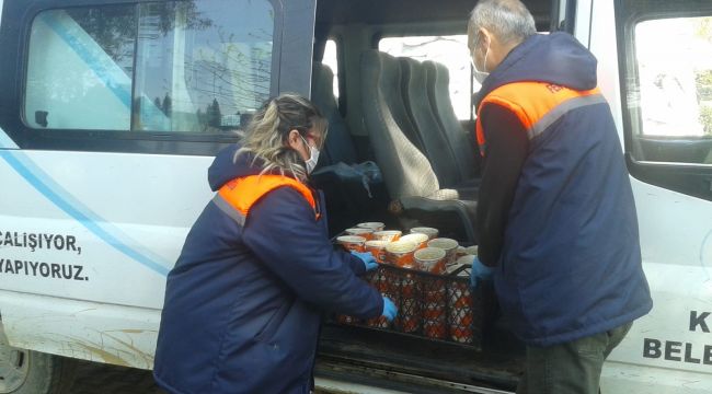 İzmir'inKiraz Belediyesi, günde 200 aileye sıcak yemek dağıttı, bin 500 aileye de gıda yardımı yaptı