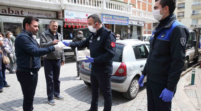 Karşıyaka'nın pazar yerlerinde 'korona' denetimi!