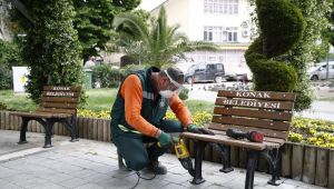 Konak parklarında tek kişilik bank dönemi