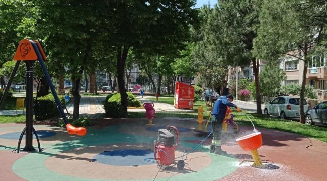 Konak'ta parklar çocuklar için hazırlanıyor 