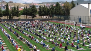 Seferihisar'ın yenilen stadı Cuma namazı ile açıldı