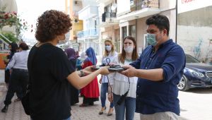 Üniversiteye hazırlanan öğrenciye kendi bilgisayarını verdi