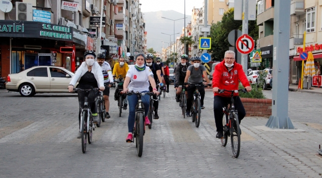 Başkan Eriş'ten Dünya Bisiklet Günü'nde bisikletle Ödemiş turu