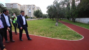Bayraklı'nın parkları çiçek gibi 