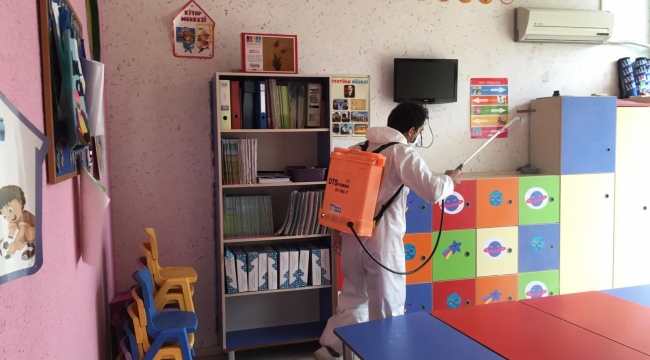 Gaziemir'de eğitim kurumlarında dezenfeksiyon işlemi