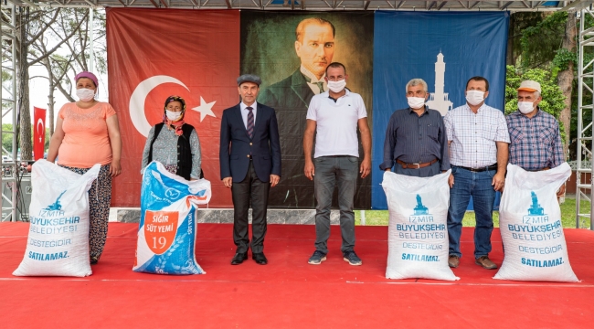 İzmir Büyükşehir Belediyesi'nden köylüye ilk defa yem desteği Üretenin yanında duracağız