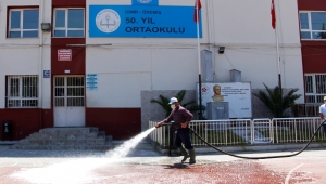 Ödemiş Belediyesi sınav merkezlerini dezenfekte ediyor