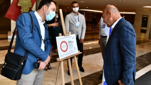 Swissotel Büyük Efes'e Turuncu Çember sertifikasını veren Başkan Soyer:"İzmir'e örnek olmasını diliyorum"